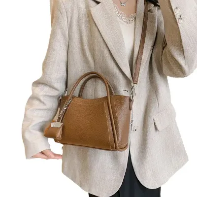 TRENDY CROSSBODY HANDBAG